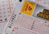 Lottokuponger för Eurojackpot och Lotto med ifyllda nummer och markerade rutor.